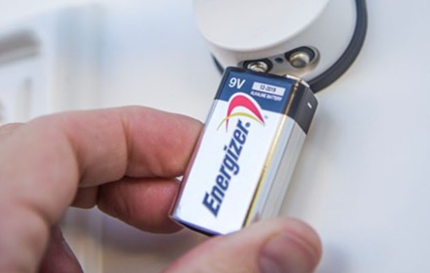 yale-doorman_battery